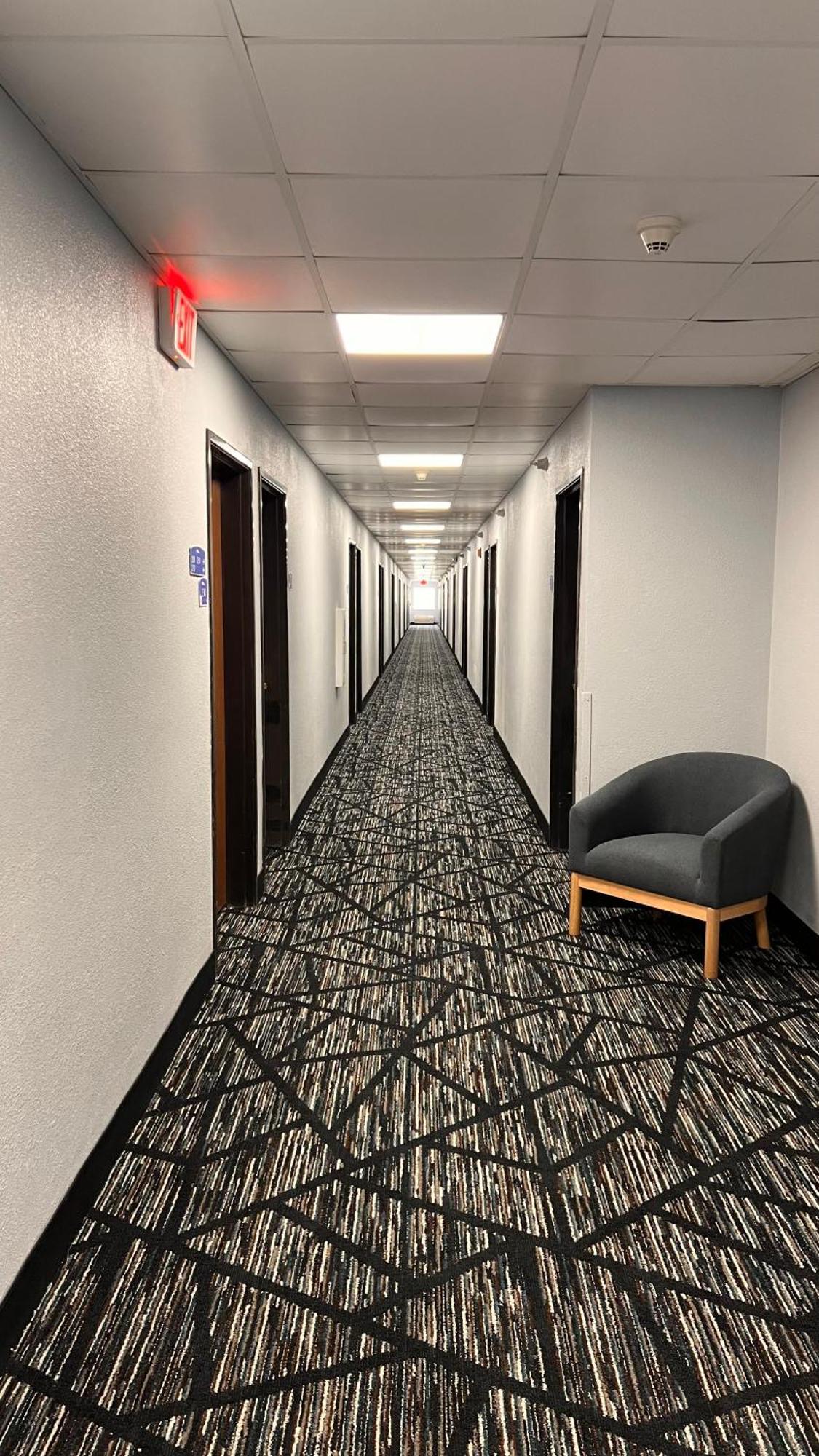 Blisspoint Inn & Suites, Northwood Екстериор снимка