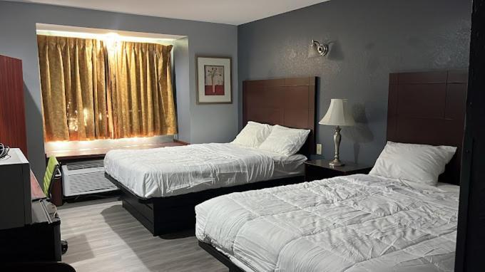 Blisspoint Inn & Suites, Northwood Екстериор снимка