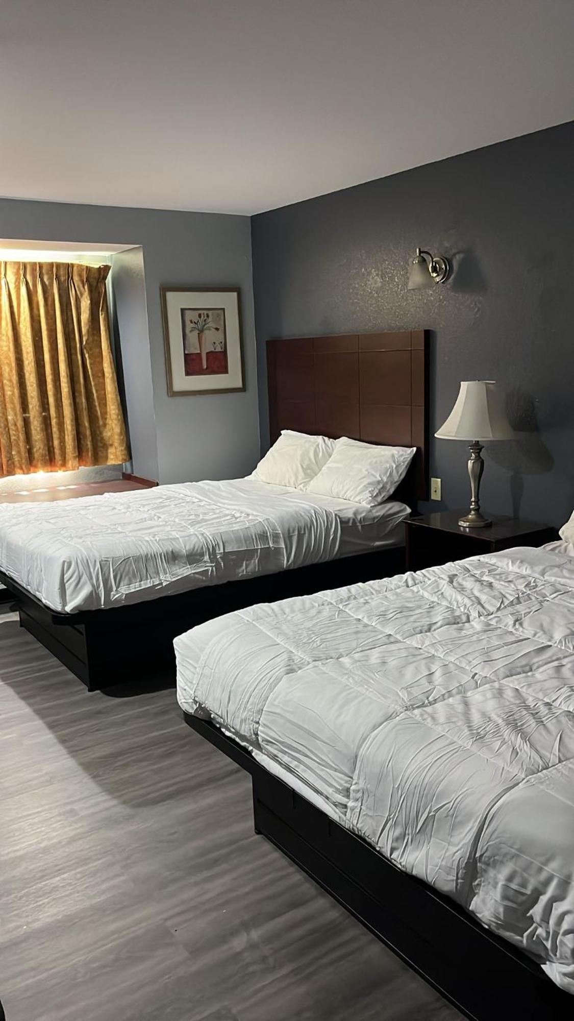 Blisspoint Inn & Suites, Northwood Екстериор снимка